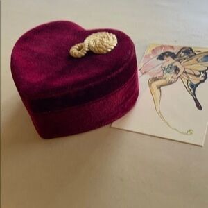 ❤️ Vintage 80’s Velvet Heart Jewelry Box